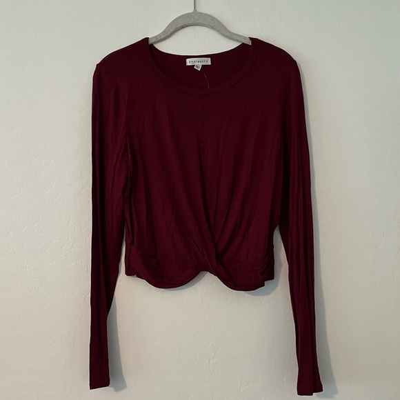 Socialite Top - Picture 2 of 7